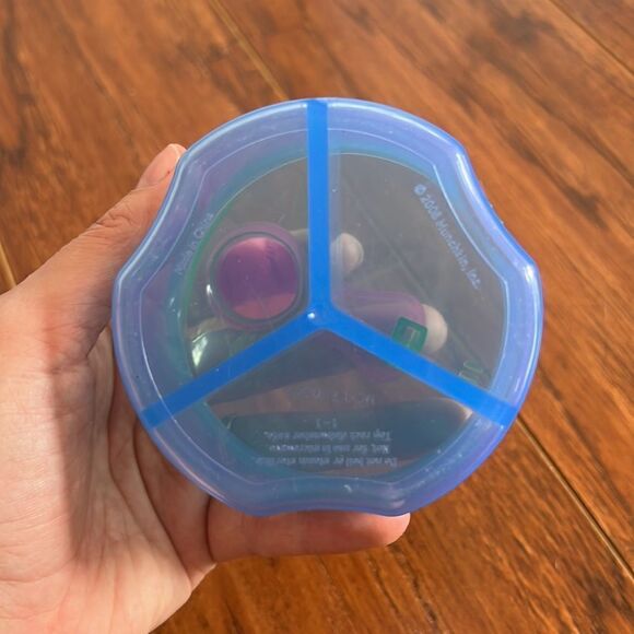 Munchkin Baby Snack Container Blue Green Pink - Picture 4 of 6